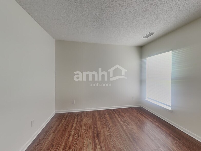 Building Photo - 1065 Meadowbrook Ln SW