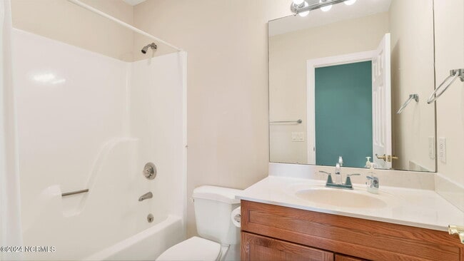 Building Photo - 11 Whisper Lake Dr