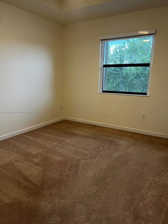 Building Photo - 11512 SW 151 Ave