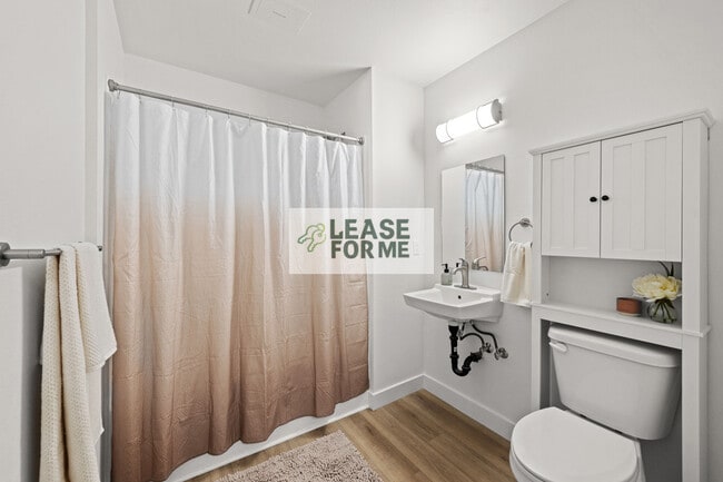 Building Photo - 4348 Woodlawn Ave