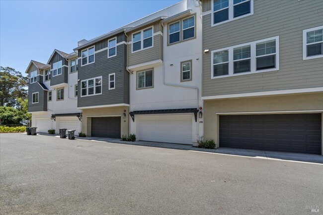 Building Photo - 219 Gambrel Cir