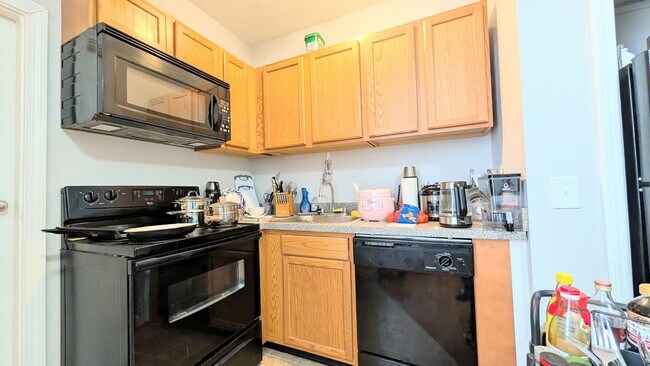 Building Photo - Modern Allston 2-bed, 1-bath Minutes from Packard's Corner
