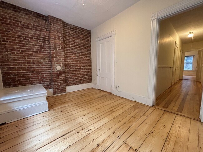 Building Photo - 53 Joy St