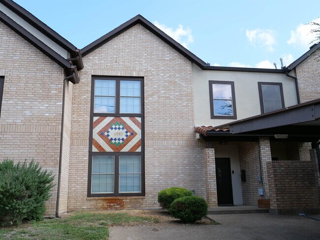 Primary Photo - 2445 Monarch Dr