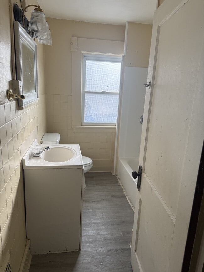 Building Photo - 103 Rhoda Ave