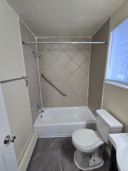 Building Photo - 3210 Ellwood Ave