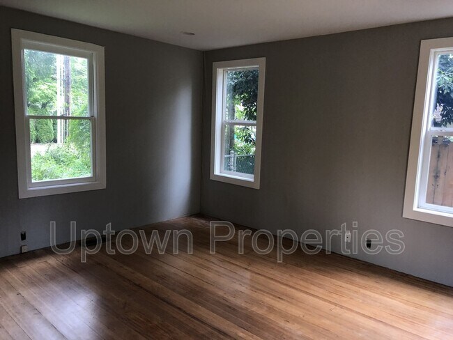 Building Photo - 3671 SE Tenino St