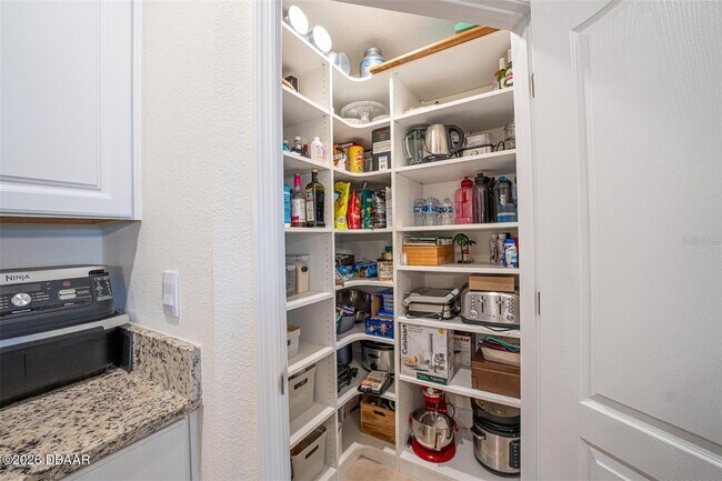 Building Photo - 1326 Middle Lk Dr