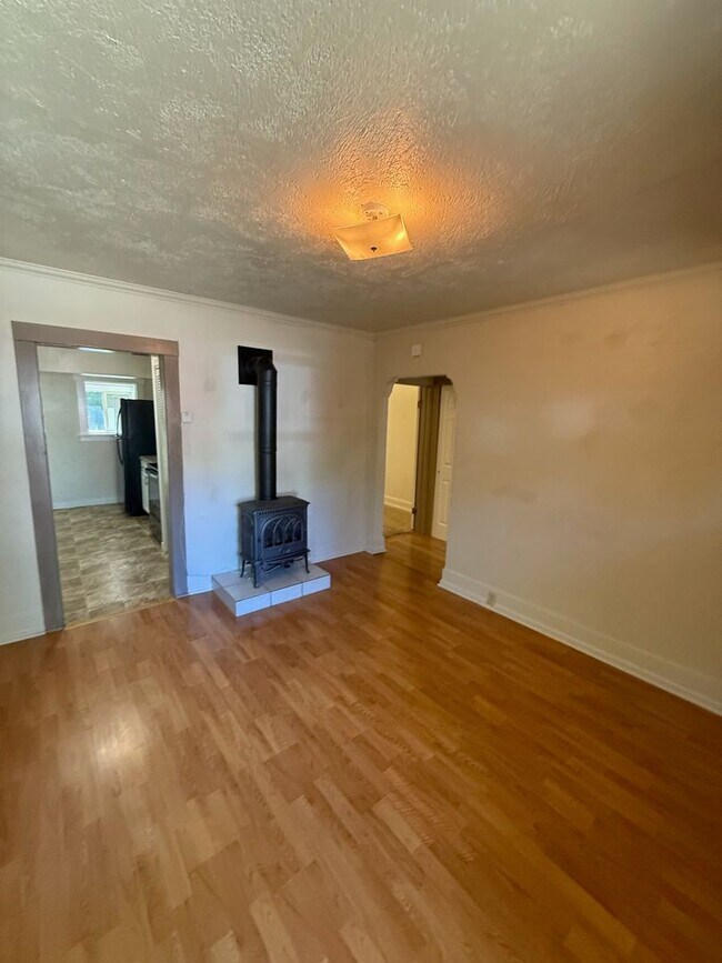 Building Photo - 2130 Vine Ave