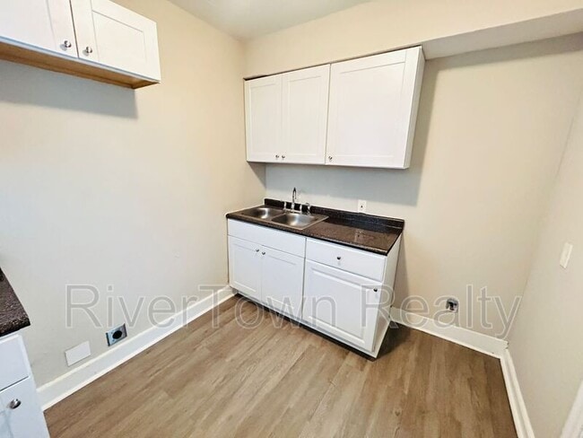 Building Photo - 3175 Jackson Ave