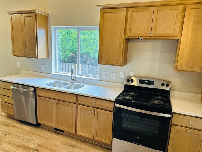Building Photo - 710 SE 135th Ct