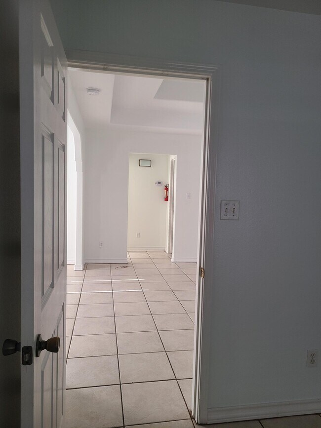 Building Photo - 2708 Presidio Dr