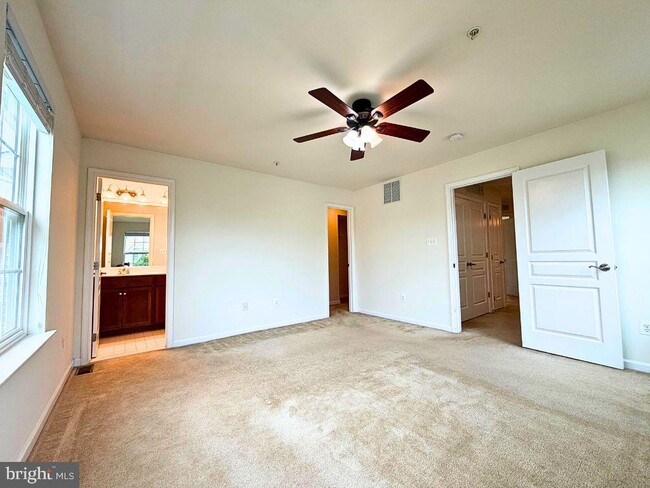 Building Photo - 43551 Wild Iris St