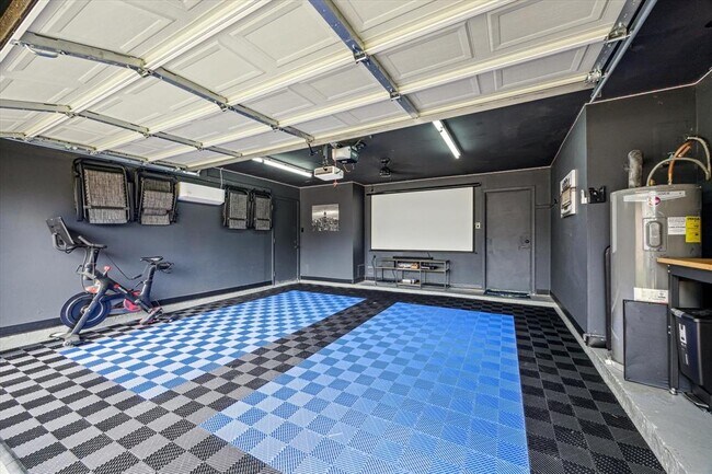 Building Photo - 6227 Creekside Ln
