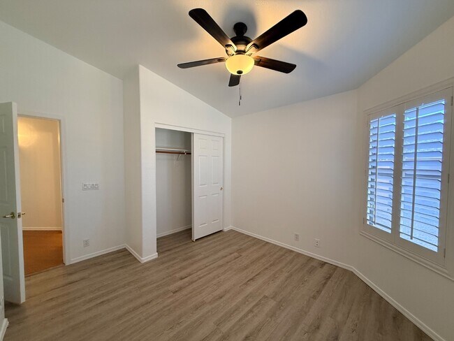 Building Photo - 6061 E Rochelle St