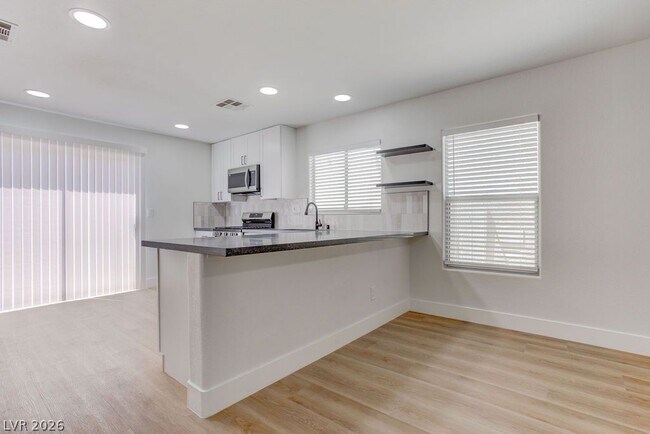 Building Photo - 8765 First Lady Ave
