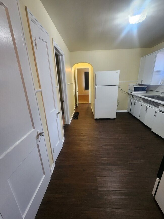 Building Photo - One Bedroom Spacious Duplex near Irvington