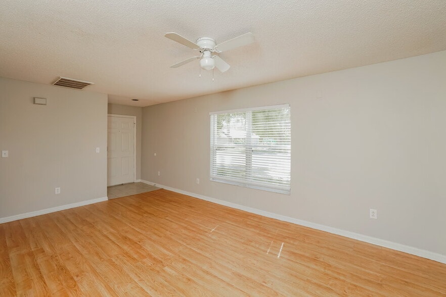 Building Photo - 6035 Pointe Pleasant Blvd