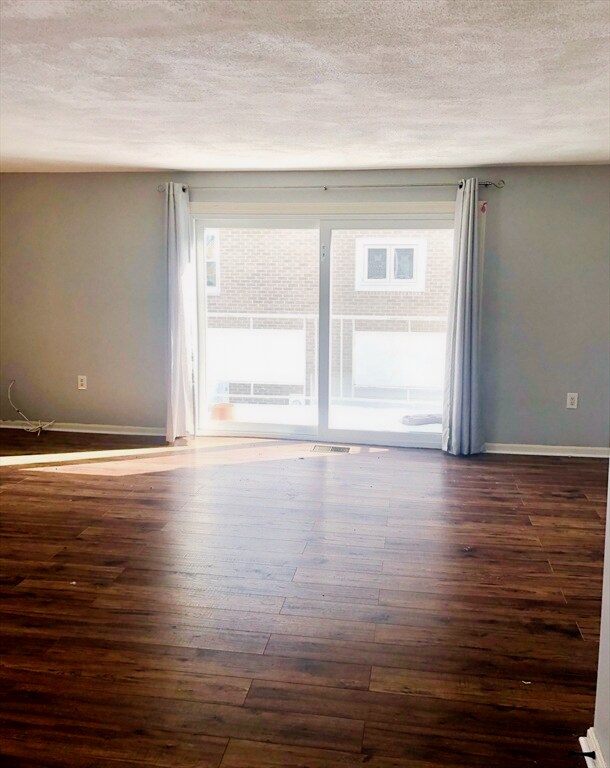 Building Photo - 3 Circuit Ln