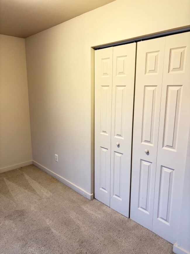 Building Photo - 3 Bedrooms 2 1/2 Bathroom Bozeman Townhouse - Great Location