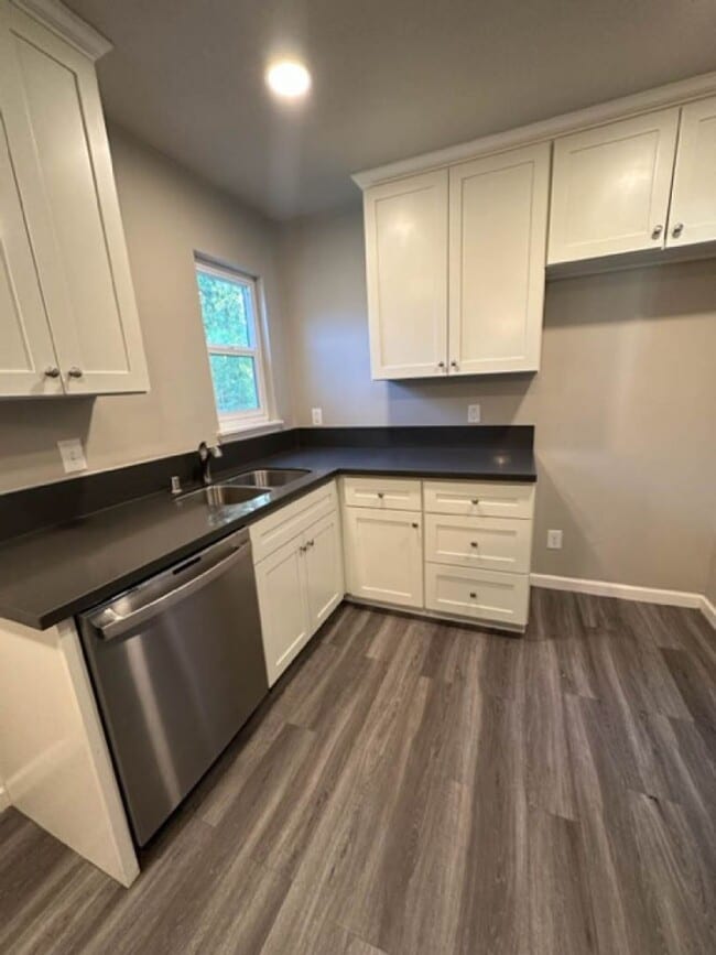 Building Photo - Desirable 3 bedroom 2 bath home