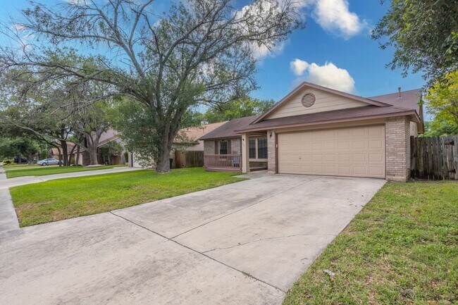 Building Photo - RENOVATED 3-BEDROOM IN NORTHWEST CROSSING