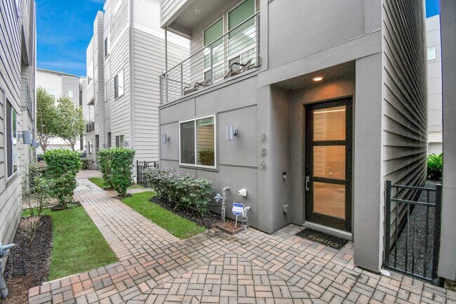 Building Photo - 326 Eado Park Cir