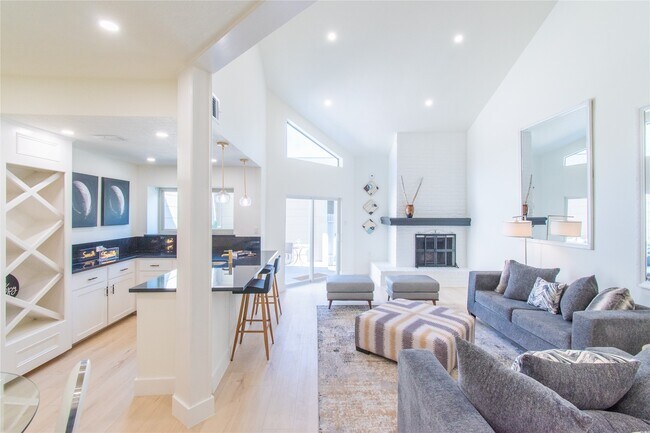 Building Photo - 727 Bunker Hill Rd