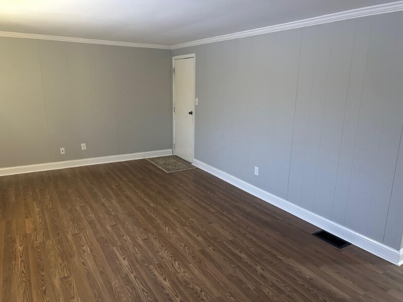 Building Photo - 907 Birchwood Dr