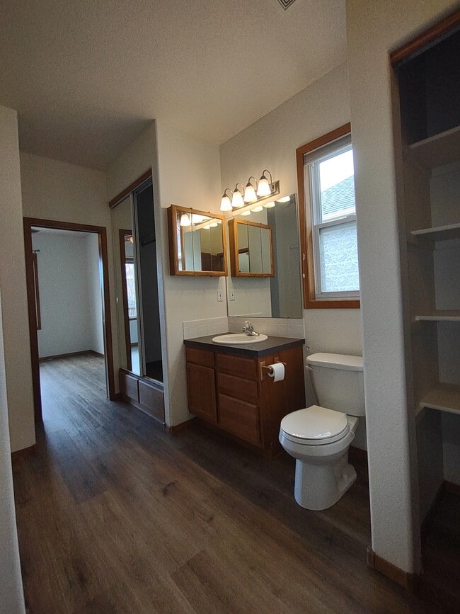 Building Photo - 2544 Begonia Ct