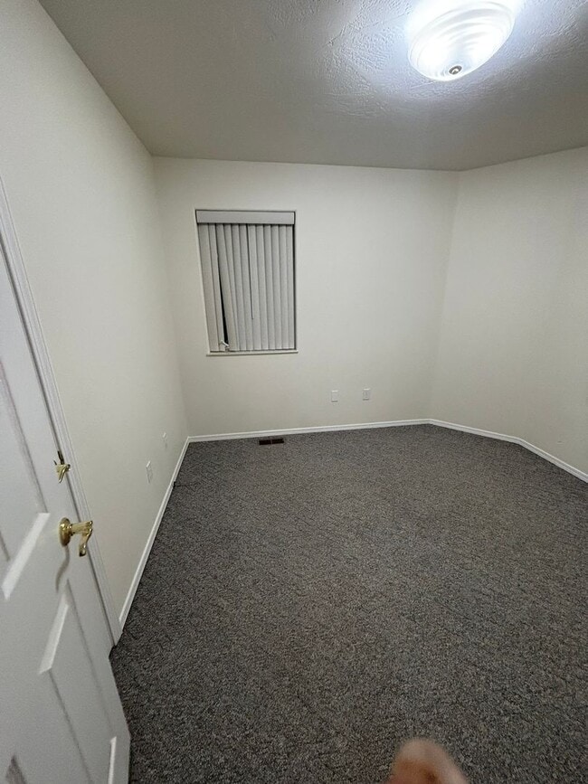 Building Photo - Spacious Pet-Friendly 3-Bedroom Duplex in Hayden