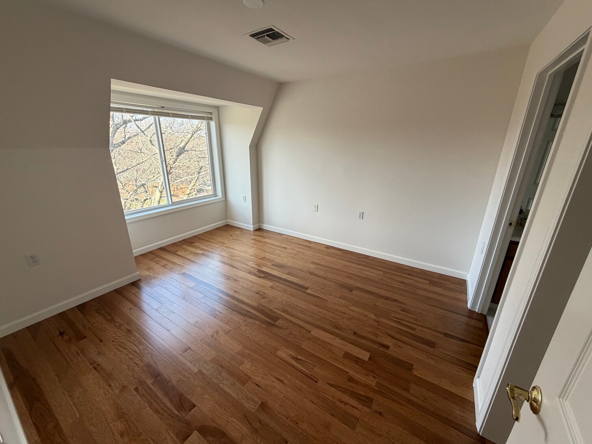 Building Photo - 370 Jamaicaway