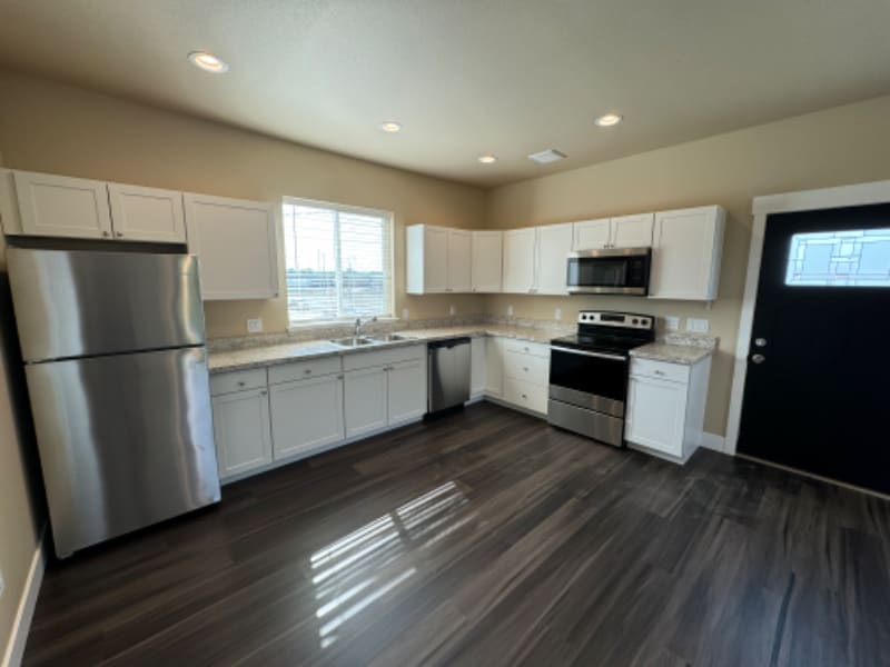 Building Photo - 310 3rd St W