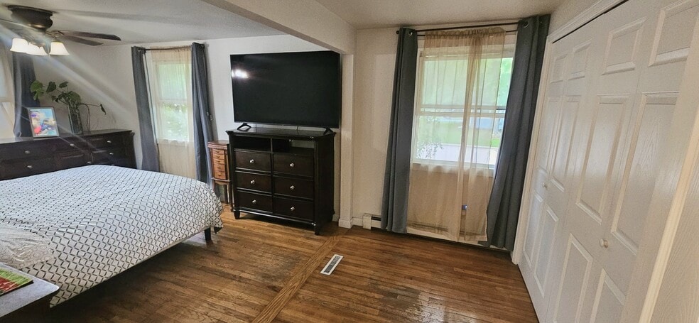 Master's bedroom - shown king size bed - 1045 Oxford Ct