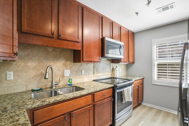 Building Photo - 115 Winding River Dr