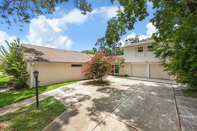 Primary Photo - 10607 Longmont Dr