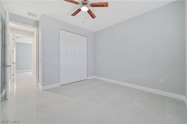 Building Photo - Gorgeous custom built 3/2/1 water front si...