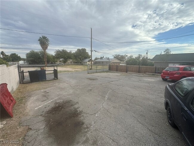 Building Photo - 1828 Harding St