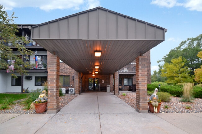 Building Photo - Red Rock Manor