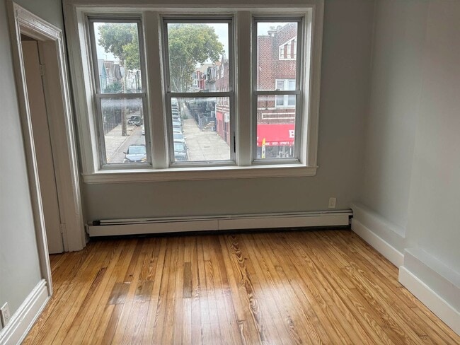 Building Photo - 567 West Side Ave