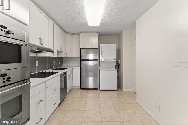 Building Photo - 5903 Mt Eagle Dr