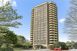 Building Photo - 1501 Clairmont Rd