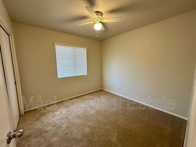 Building Photo - 1441 E Diamond Dr