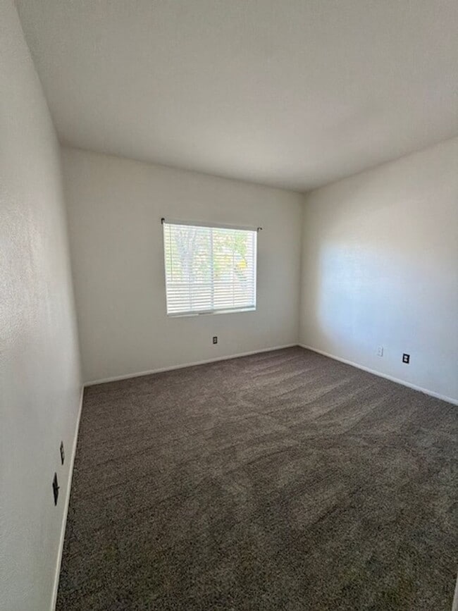 Building Photo - One story house in Summerlin with 3 bedrooms
