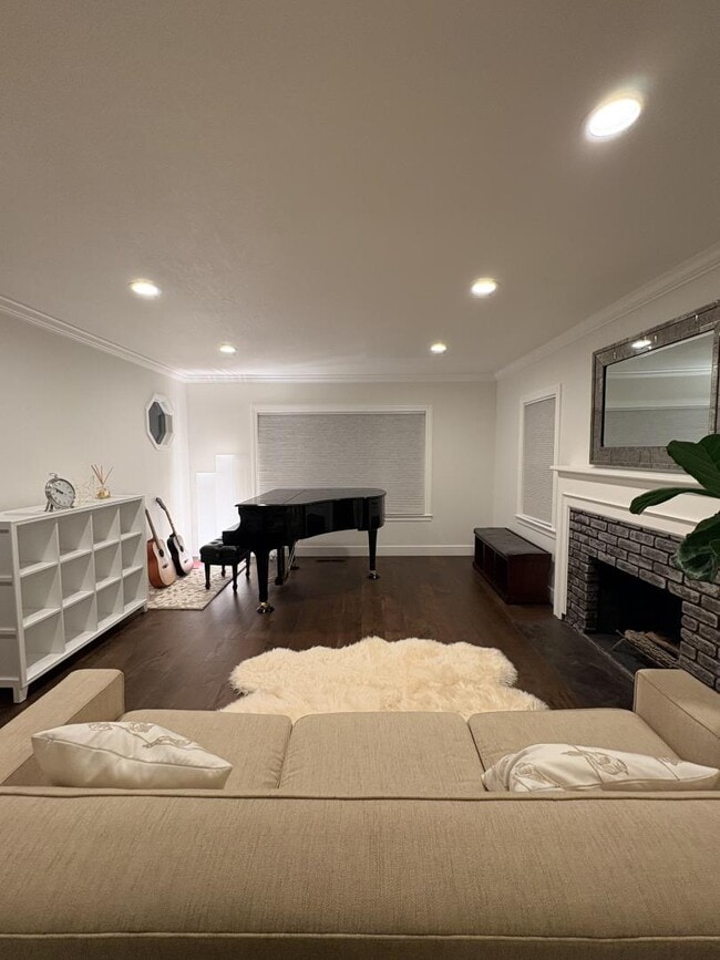 Building Photo - 1204 Lubich Dr