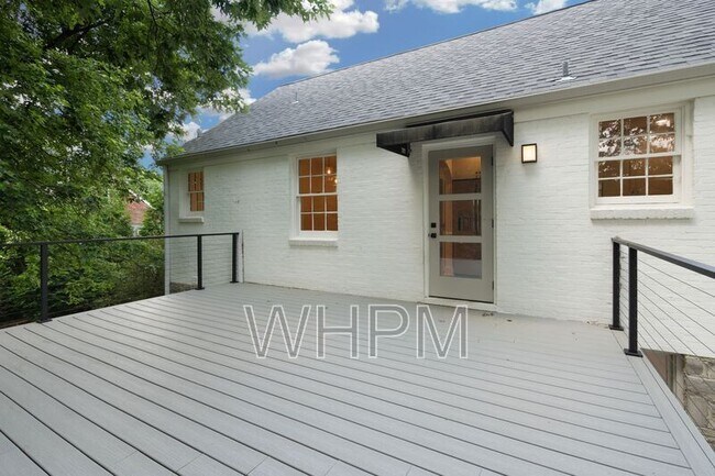 Building Photo - 541 Skyview Dr