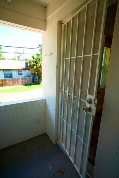 Building Photo - 1666 N Myrtle Ave