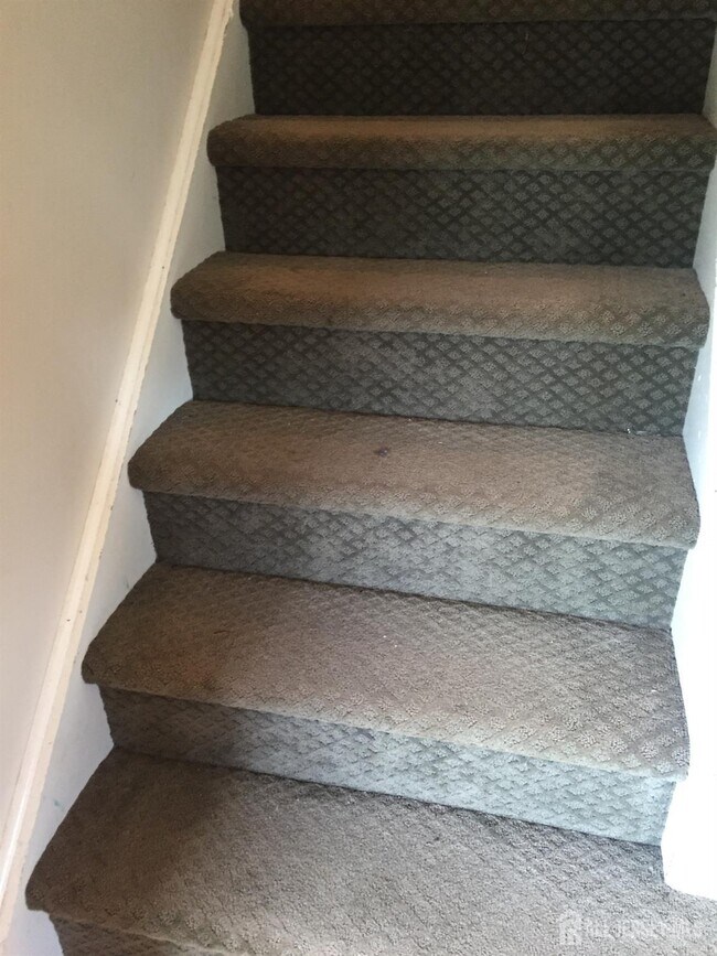 Building Photo - 17 Jill Ct