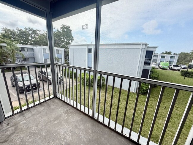 Building Photo - 2 bed 1 bath condo close to IMG