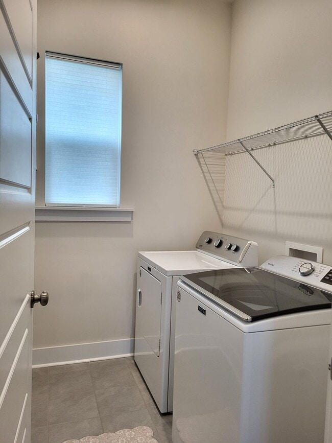 Building Photo - Spacious 3 bedroom in Mayes Hall Community